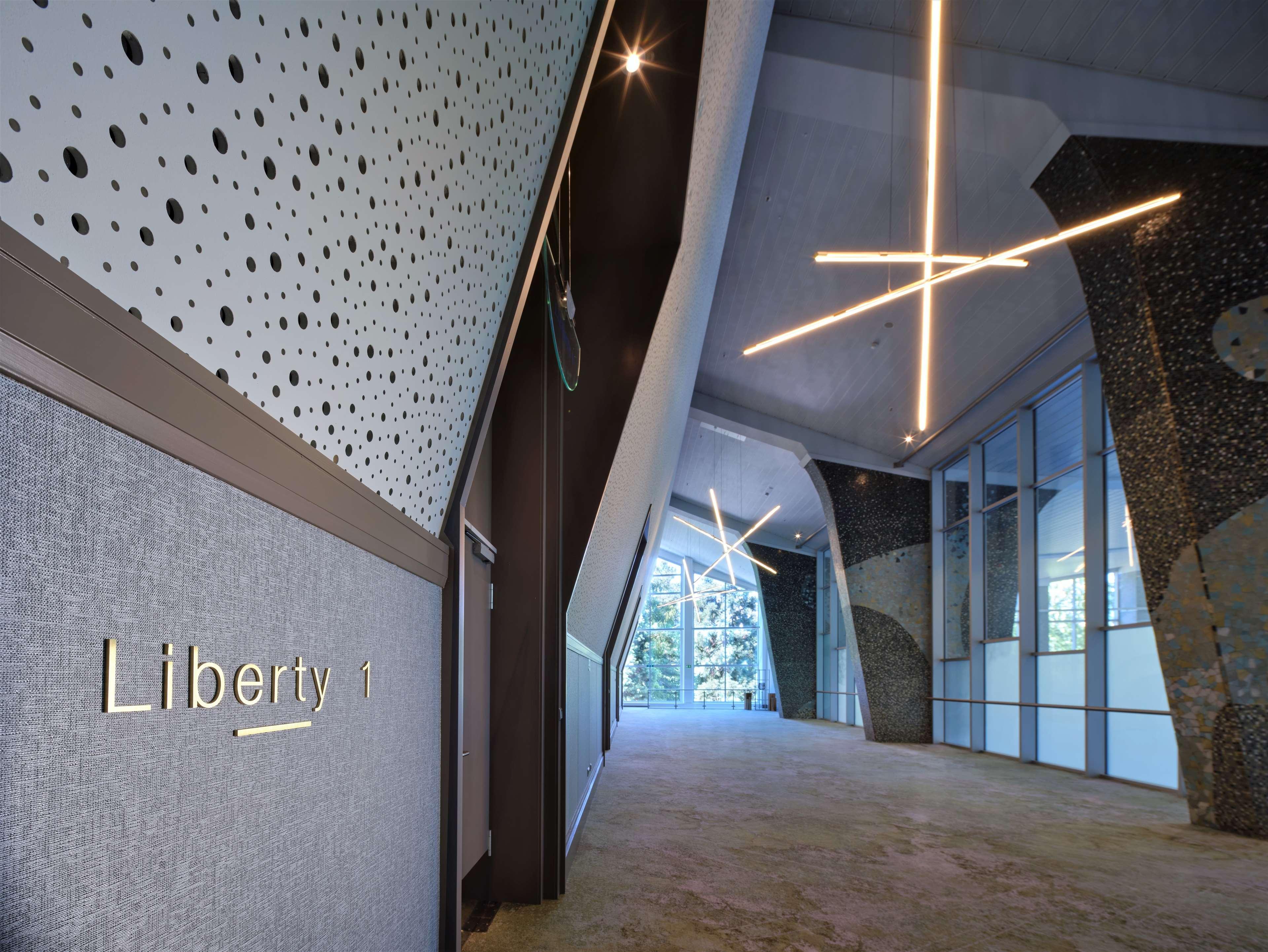 Hilton Frankfurt City Centre Fráncfort del Meno Exterior foto Liberty Tower, 2014