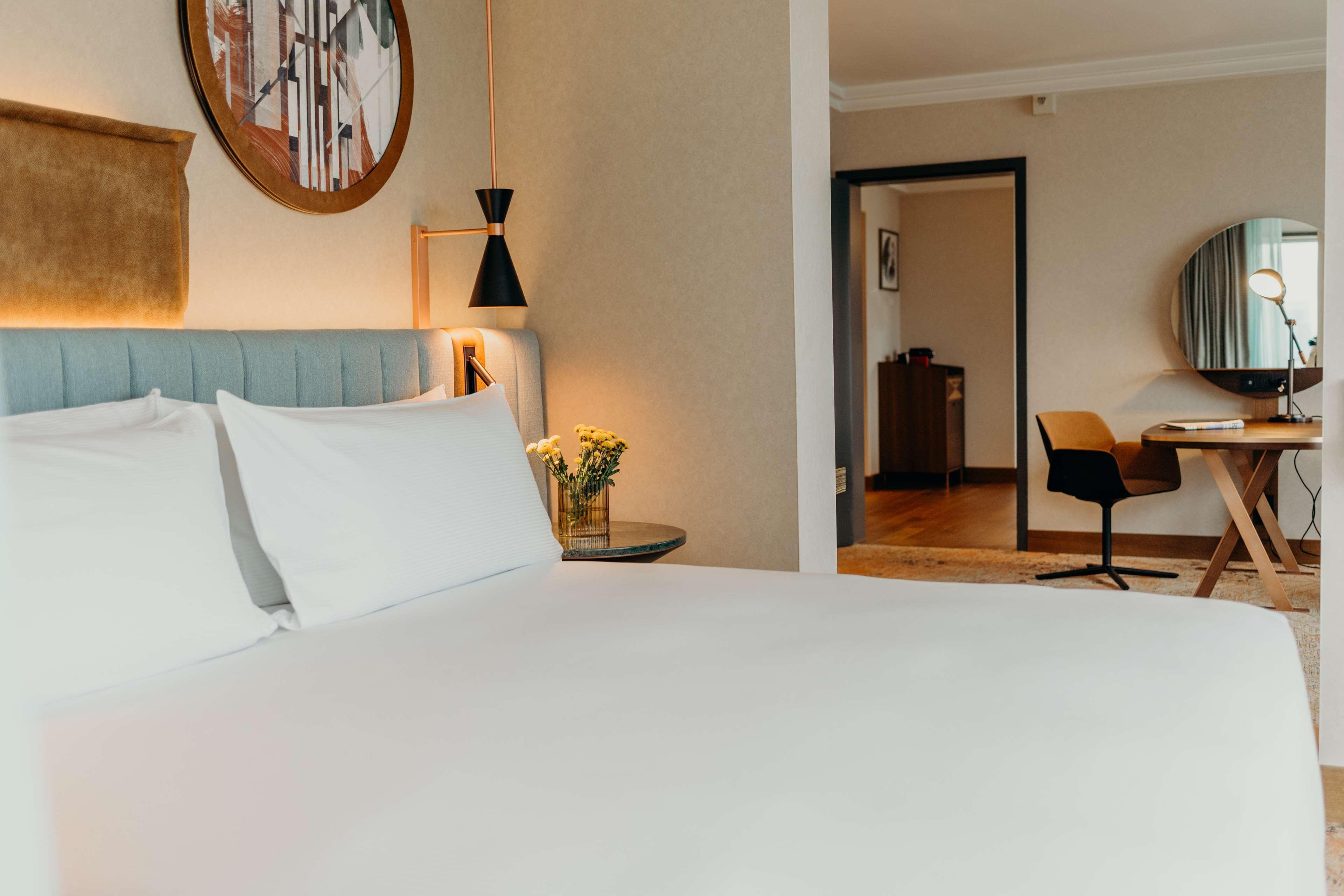 Hilton Frankfurt City Centre Fráncfort del Meno Exterior foto A room at the hotel