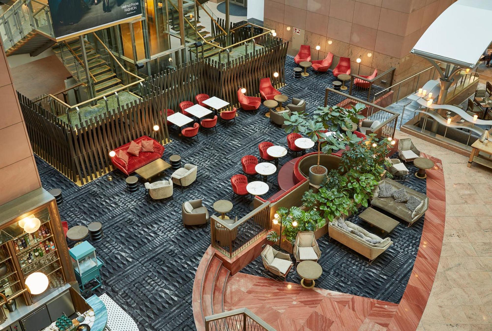 Hilton Frankfurt City Centre Fráncfort del Meno Exterior foto The lobby of the hotel