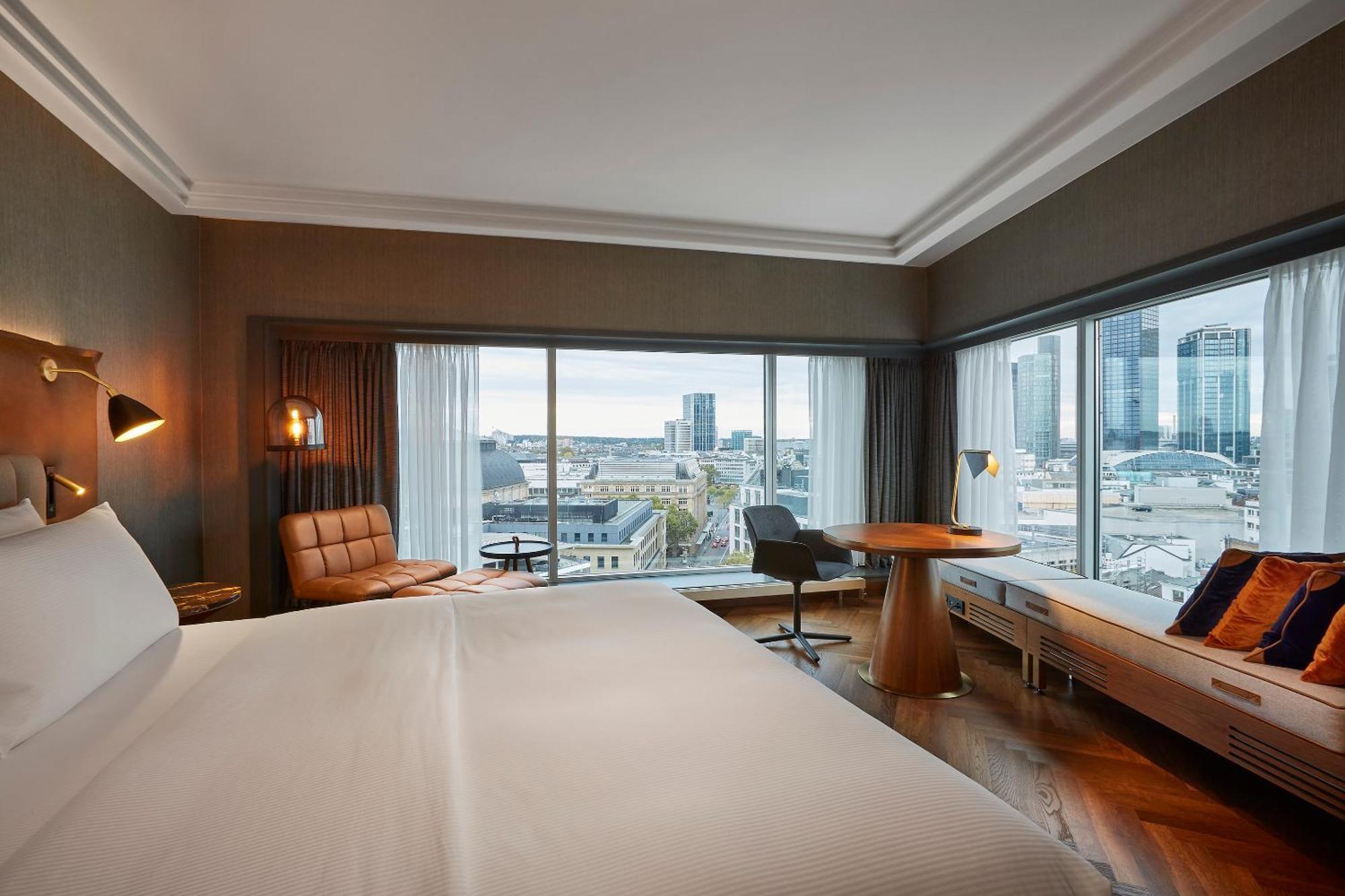 Hilton Frankfurt City Centre Fráncfort del Meno Exterior foto A room at the hotel