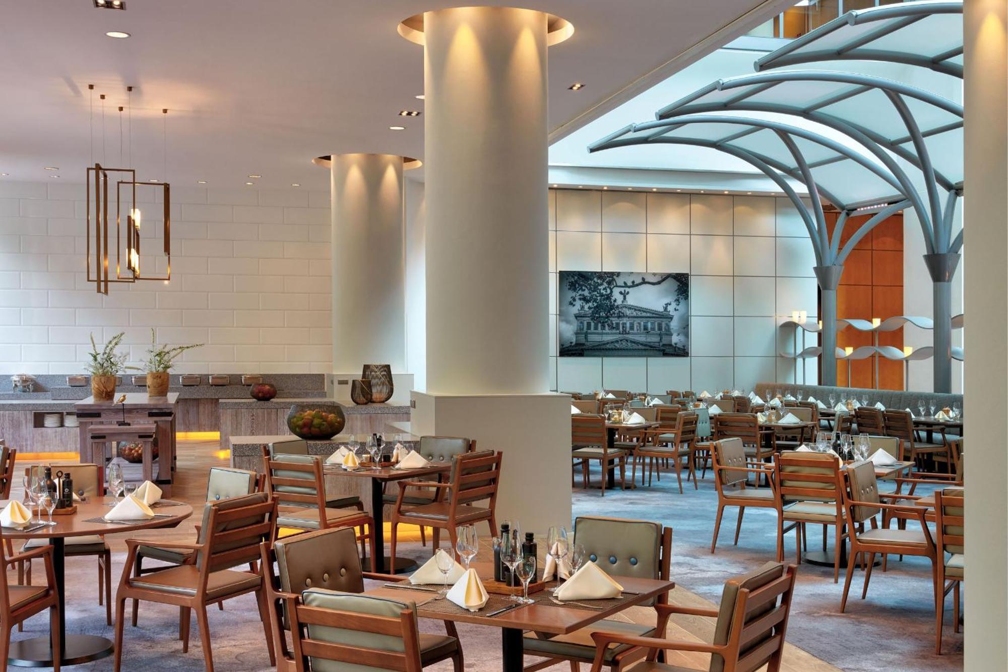 Hilton Frankfurt City Centre Fráncfort del Meno Exterior foto The restaurant