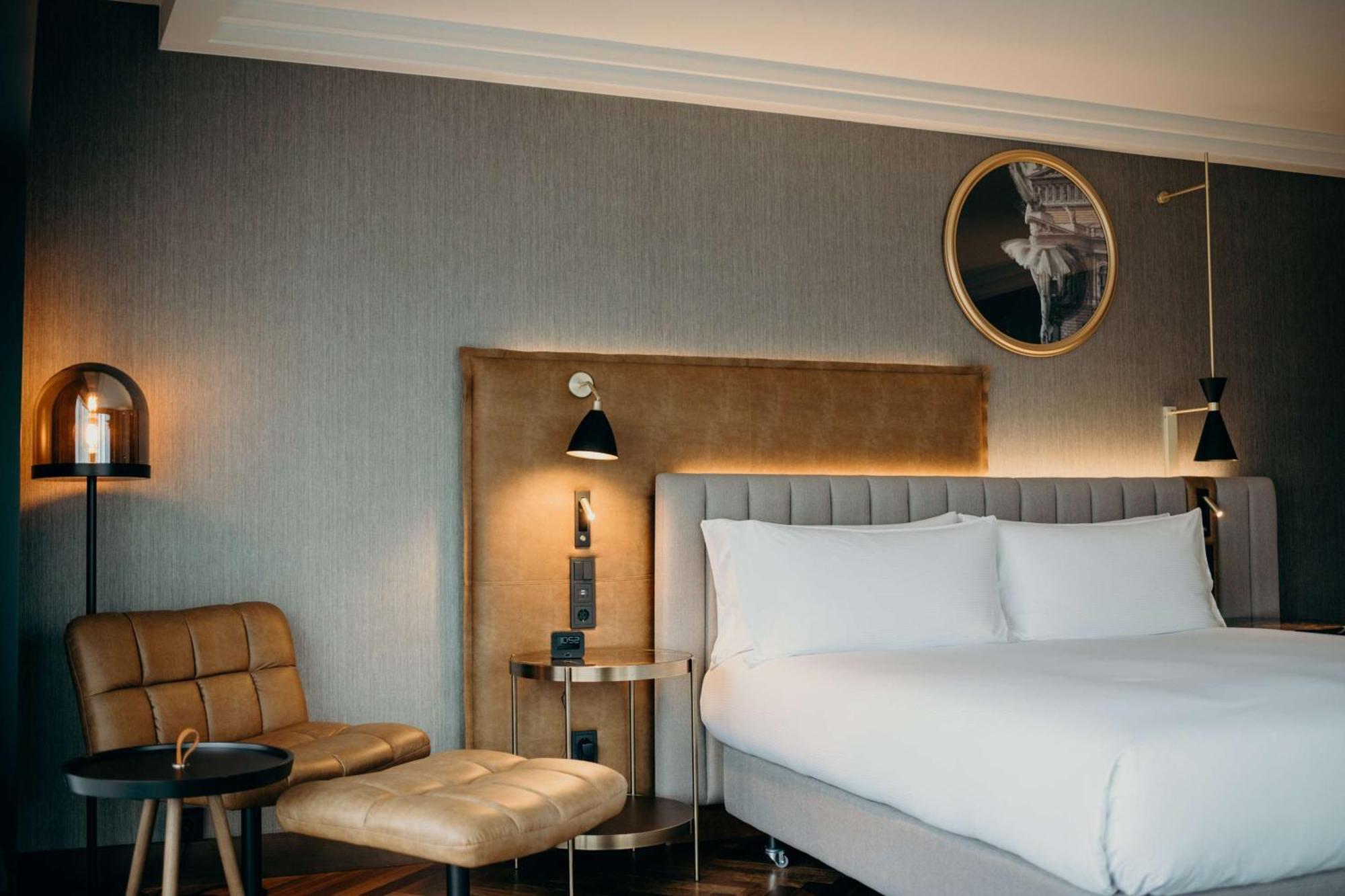 Hilton Frankfurt City Centre Fráncfort del Meno Exterior foto A room at the hotel