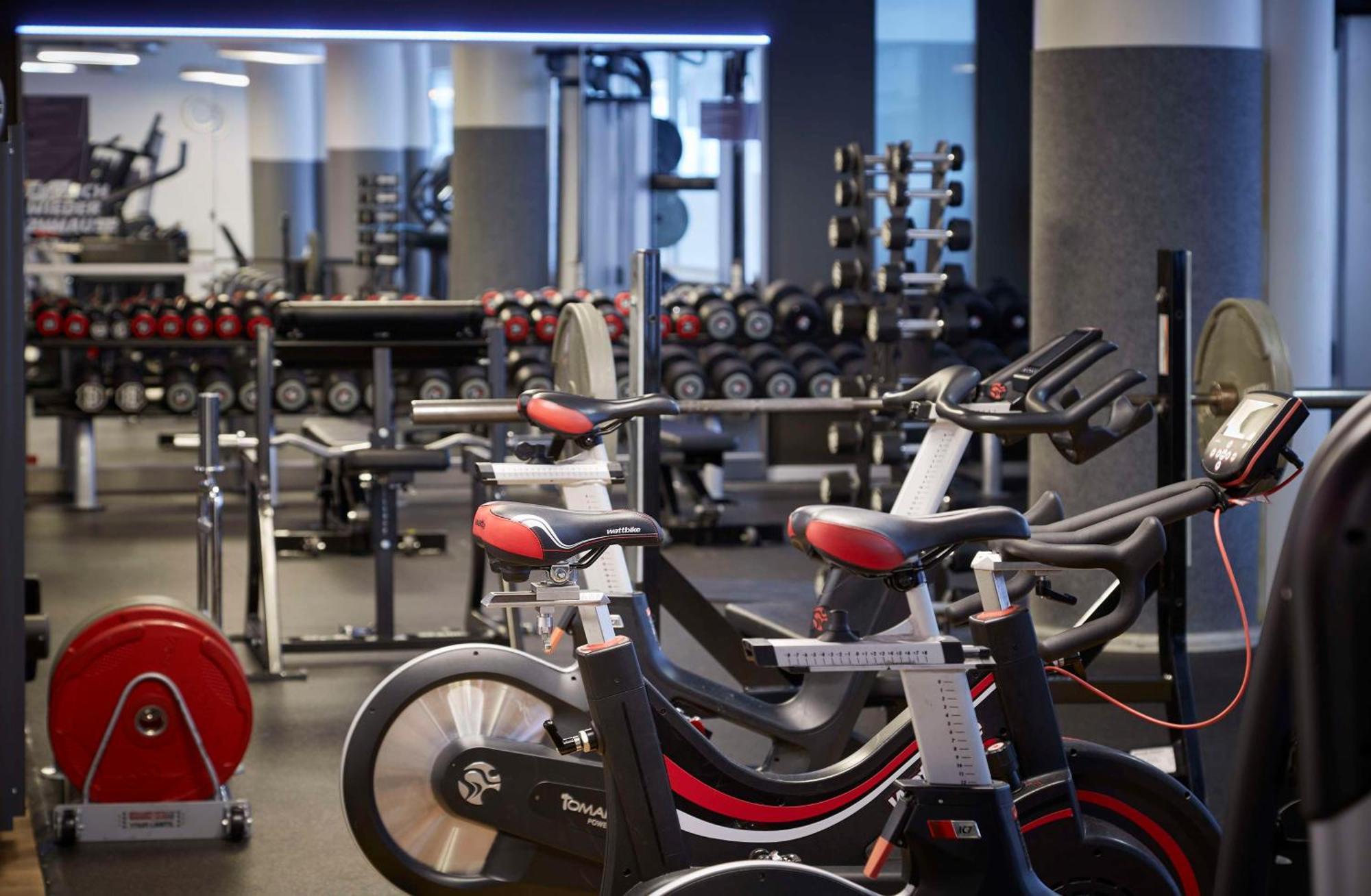 Hilton Frankfurt City Centre Fráncfort del Meno Exterior foto The gym at the hotel