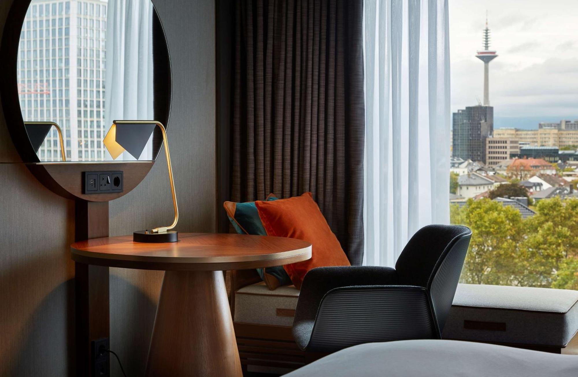 Hilton Frankfurt City Centre Fráncfort del Meno Exterior foto A room at the hotel