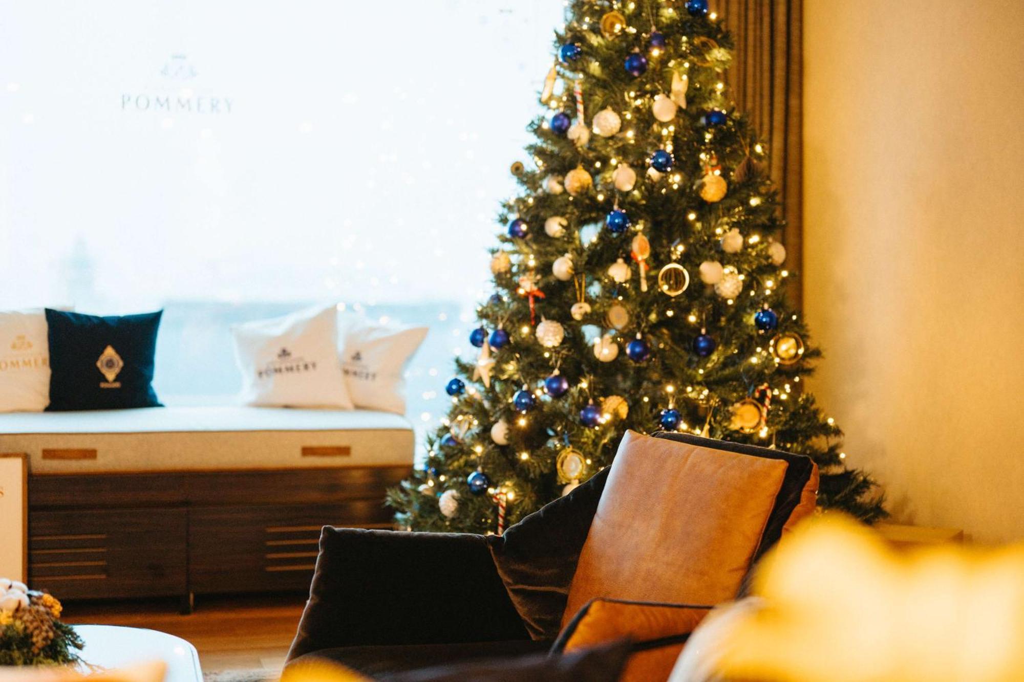 Hilton Frankfurt City Centre Fráncfort del Meno Exterior foto A Christmas tree in a living room
